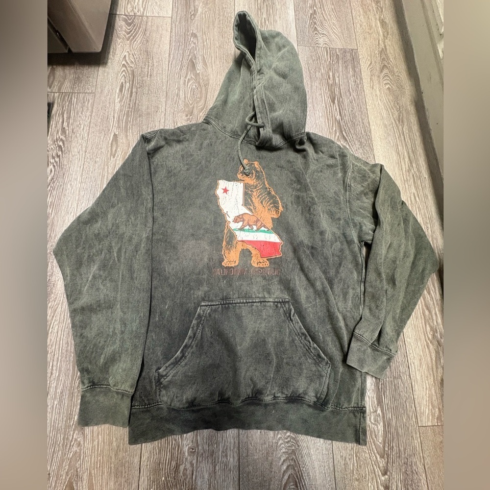 Established 1965 U.S vintage Graphic California Bear Hoodie - Picture 2 of 9